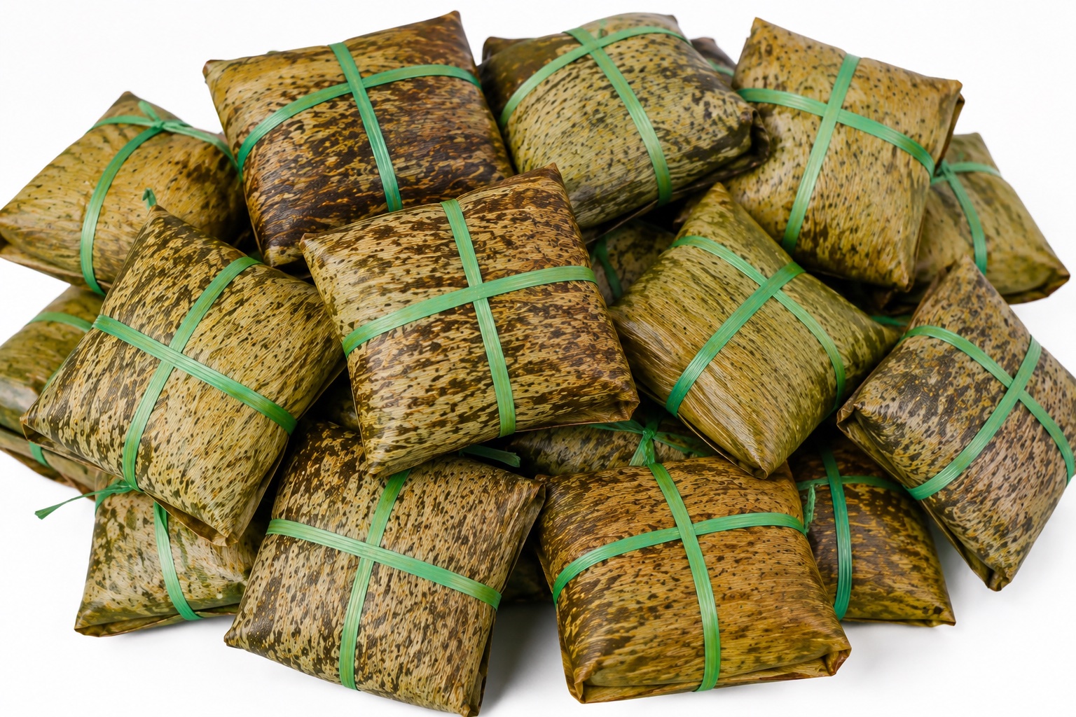 Bánh gai loại 20K của Ngọc Châm bày trên rổ tre