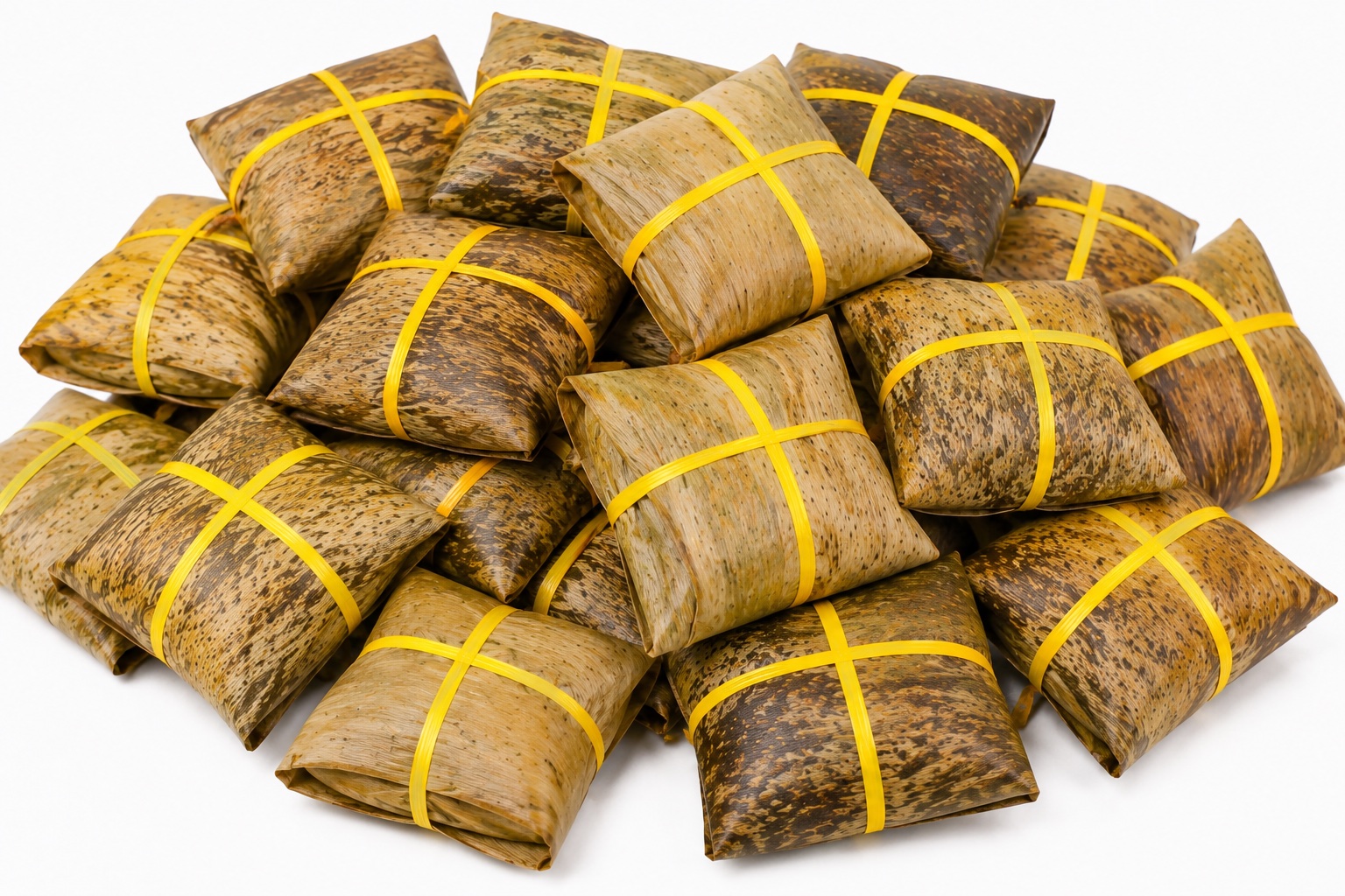 Bánh gai loại 15K của Ngọc Châm bày trên rổ tre